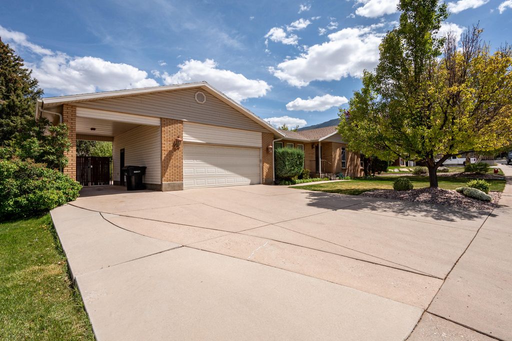 Photo of 1069 S Cedar Knolls DR W, Cedar City, UT 84720 (MLS # 115866)
