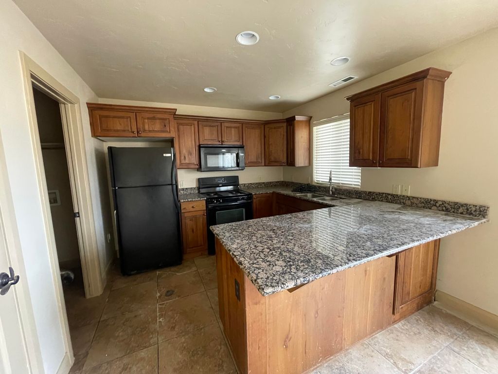 Photo of 920 S 25 E #7c, Cedar City, UT 84720 (MLS # 112775)