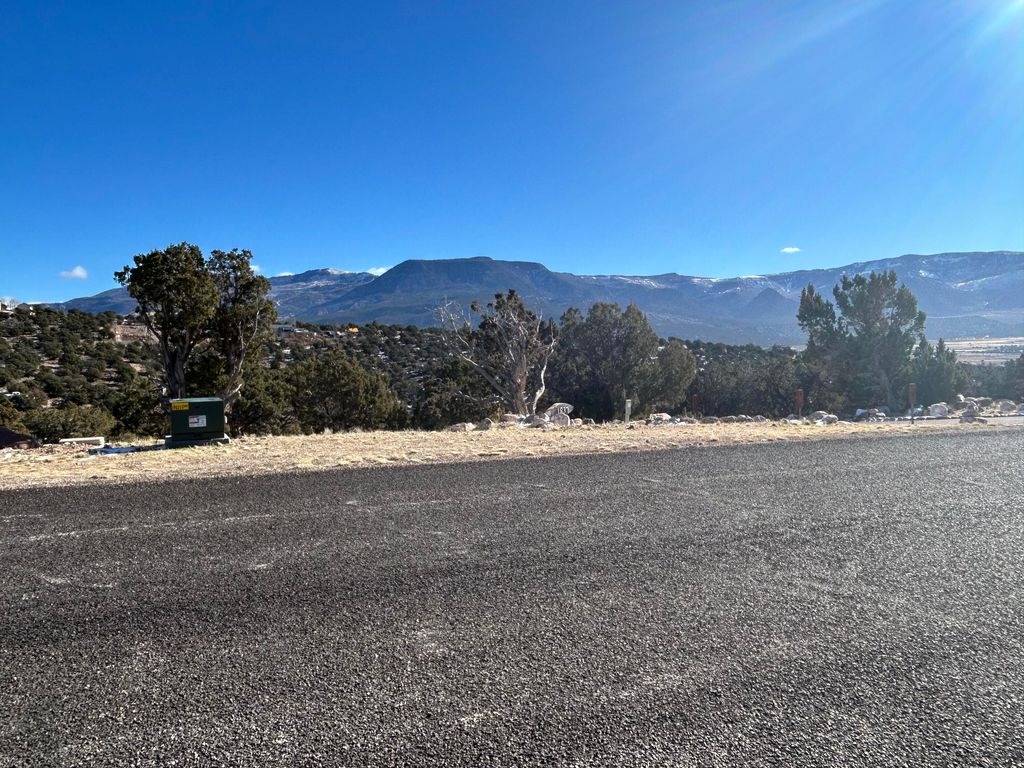 Photo of 1624 S Panorama DR, Cedar City, UT 84720 (MLS # 114013)