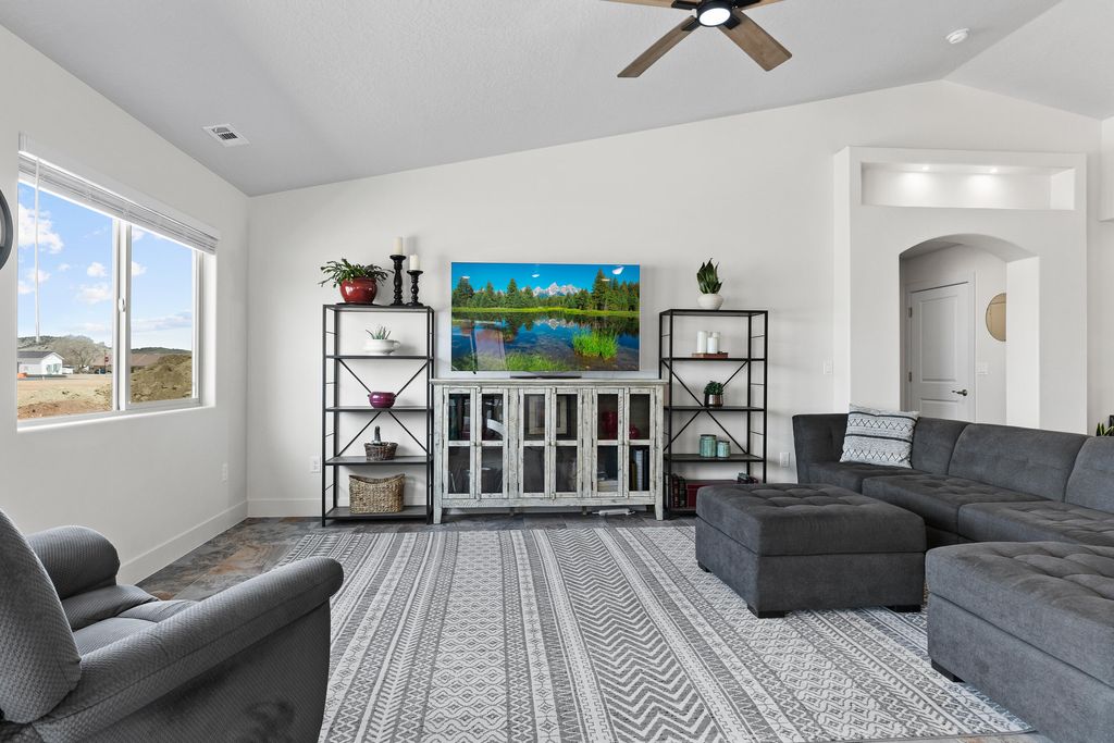 Photo of 927 E Winchester DR, Enoch, UT 84721 (MLS # 110609)
