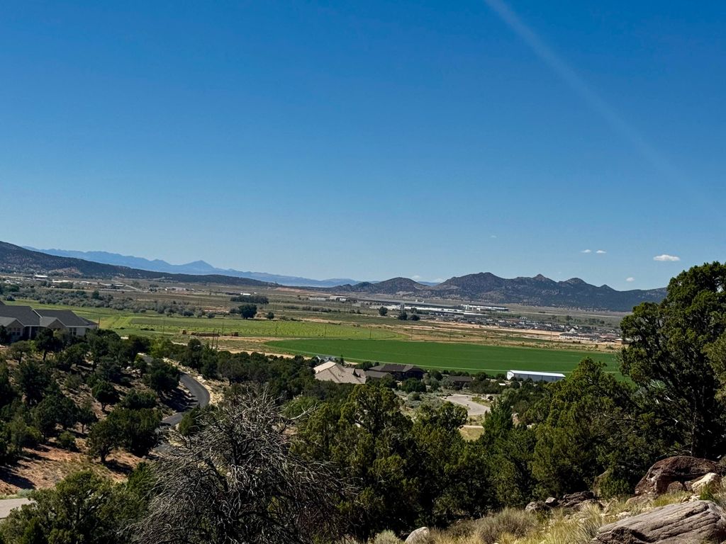 Photo of 1085 S Canyon DR, Cedar City, UT 84720 (MLS # 112438)