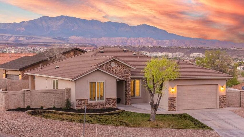 Photo of 647 E Pintura DR, Saint George, UT 84790 (MLS # 115590)