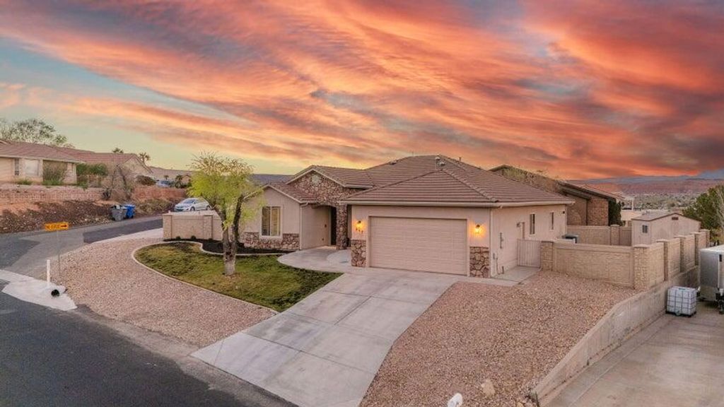 Photo of 647 E Pintura DR, Saint George, UT 84790 (MLS # 115590)