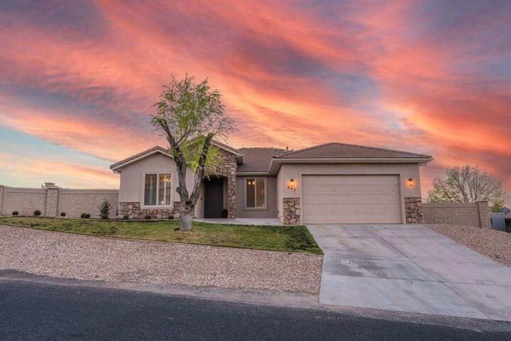 Photo of 647 E Pintura DR, Saint George, UT 84790 (MLS # 115590)