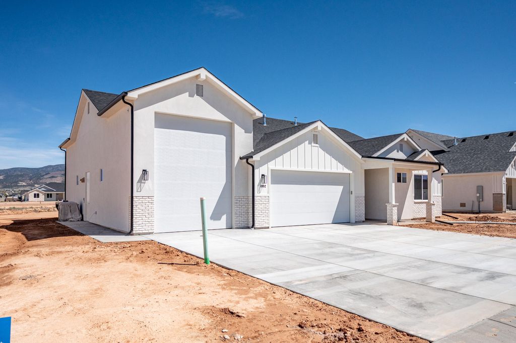 Photo of 4992 N 75 E, Enoch, UT 84721 (MLS # 114127)