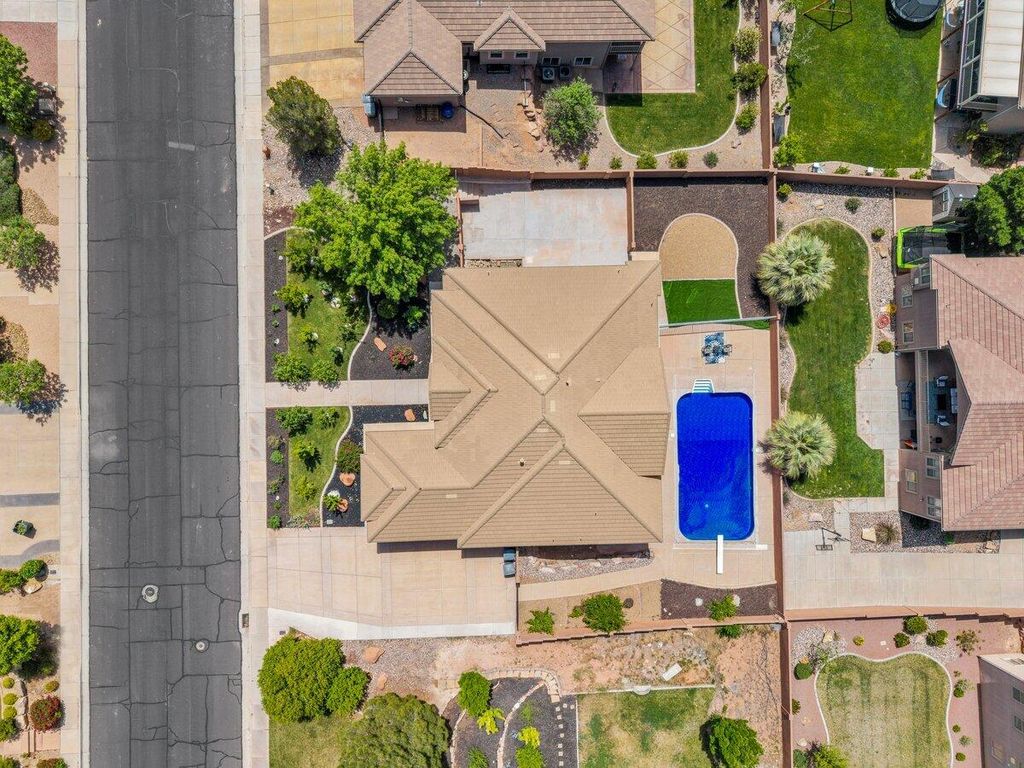 Photo of 2516 S 2350 ST E, Saint George, UT 84790 (MLS # 115991)