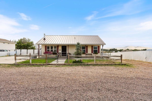 464 S 150 E, ENTERPRISE, UT 84725 - Image 244a7a4b2b0deef2580deb2c456778e2/1019718904