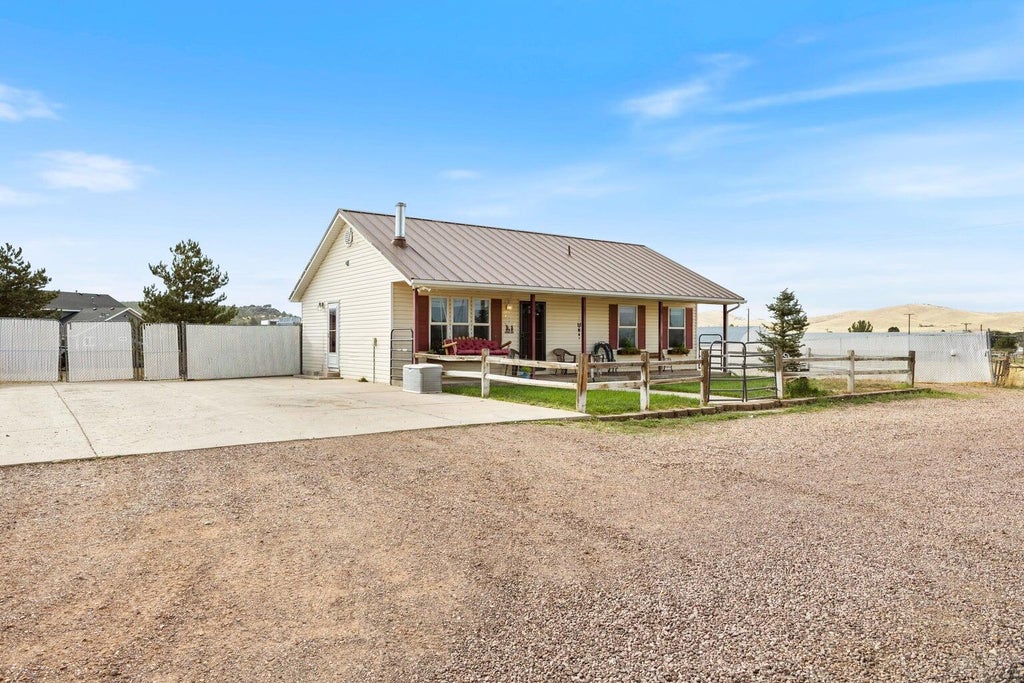 Photo of 464 S 150 E, Enterprise, UT 84725 (MLS # 117828)