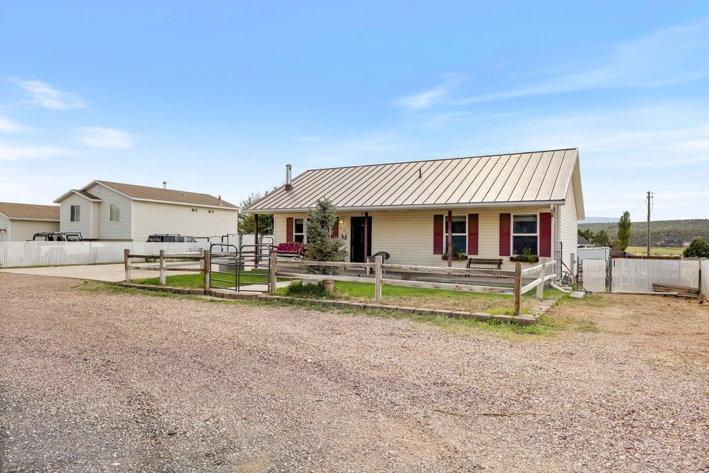 Photo of 464 S 150 E, Enterprise, UT 84725 (MLS # 117828)