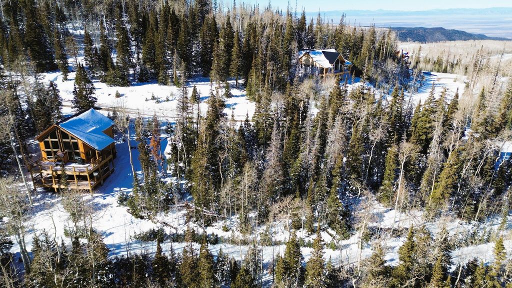 Photo of 689 W Hunter Ridge DR, Brian Head, UT 84719 (MLS # 113930)