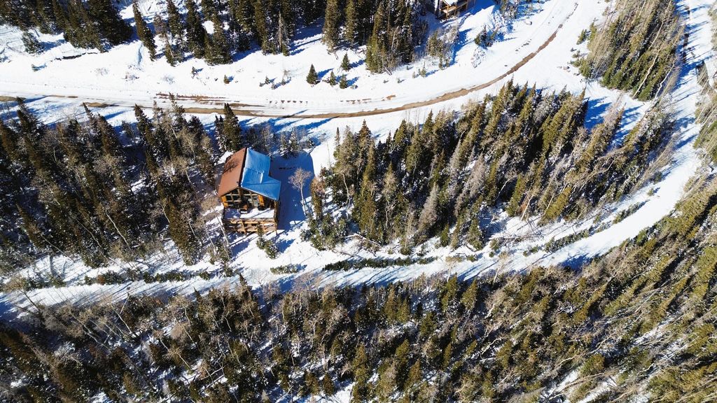 Photo of 689 W Hunter Ridge DR, Brian Head, UT 84719 (MLS # 113930)