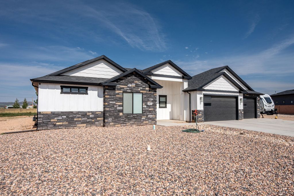 Photo of 3977 N Monarch DR, Cedar City, UT 84721 (MLS # 112959)
