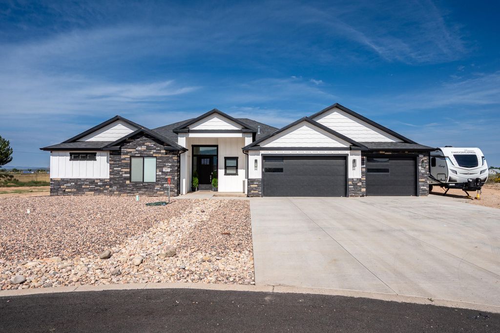 Photo of 3977 N Monarch DR, Cedar City, UT 84721 (MLS # 112959)