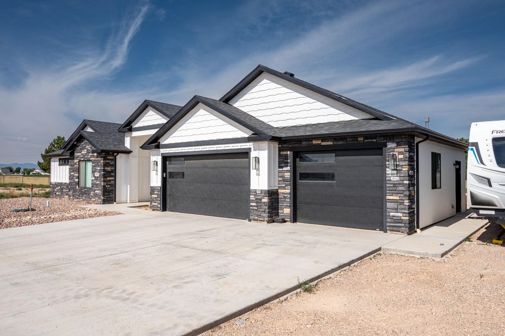 Photo of 3977 N Monarch DR, Cedar City, UT 84721 (MLS # 112959)