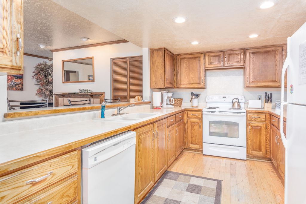 Photo of 150 W Ridge View #203 St, Brian Head, UT 84719 (MLS # 110256)