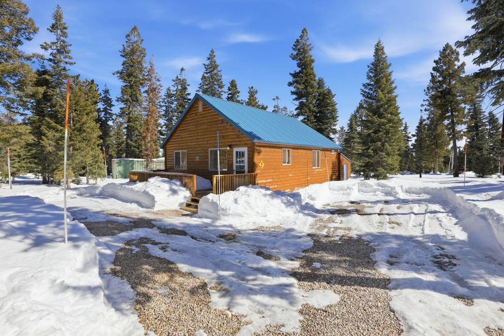 Photo of 228 Quaking Aspen DR, Duck Creek Village, UT 84762 (MLS # 115501)