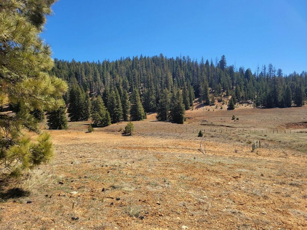 Photo of 520530 N Grassy Trail, Duck Creek Village, UT 84762 (MLS # 110982)
