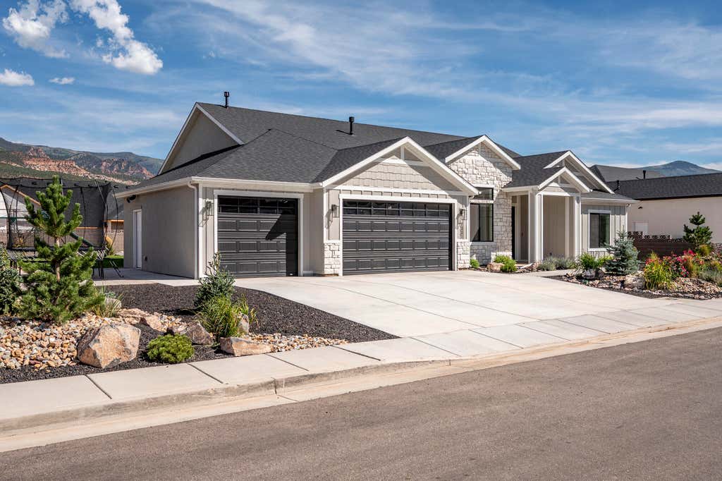 Photo of 2331 S Canyon CIR, Cedar City, UT 84720 (MLS # 117782)