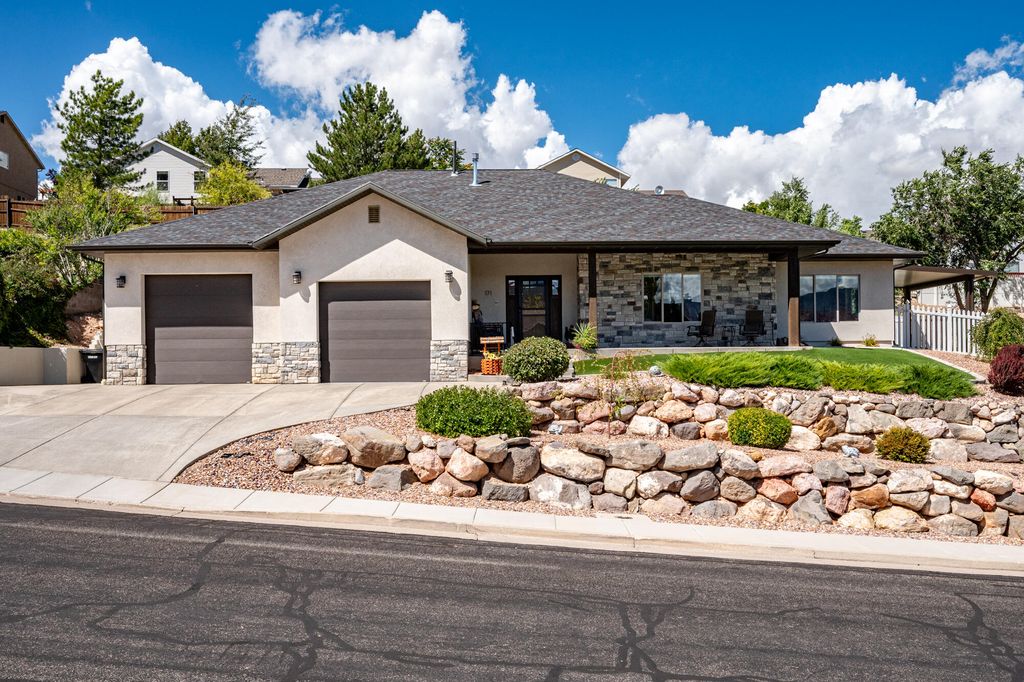 Photo of 171 N Beacon Hill DR, Cedar City, UT 84720 (MLS # 113010)