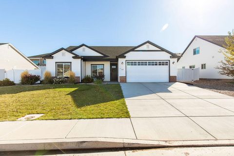 Photo of 168 N Castle DR, Cedar City, UT 84720 (MLS # 113769)