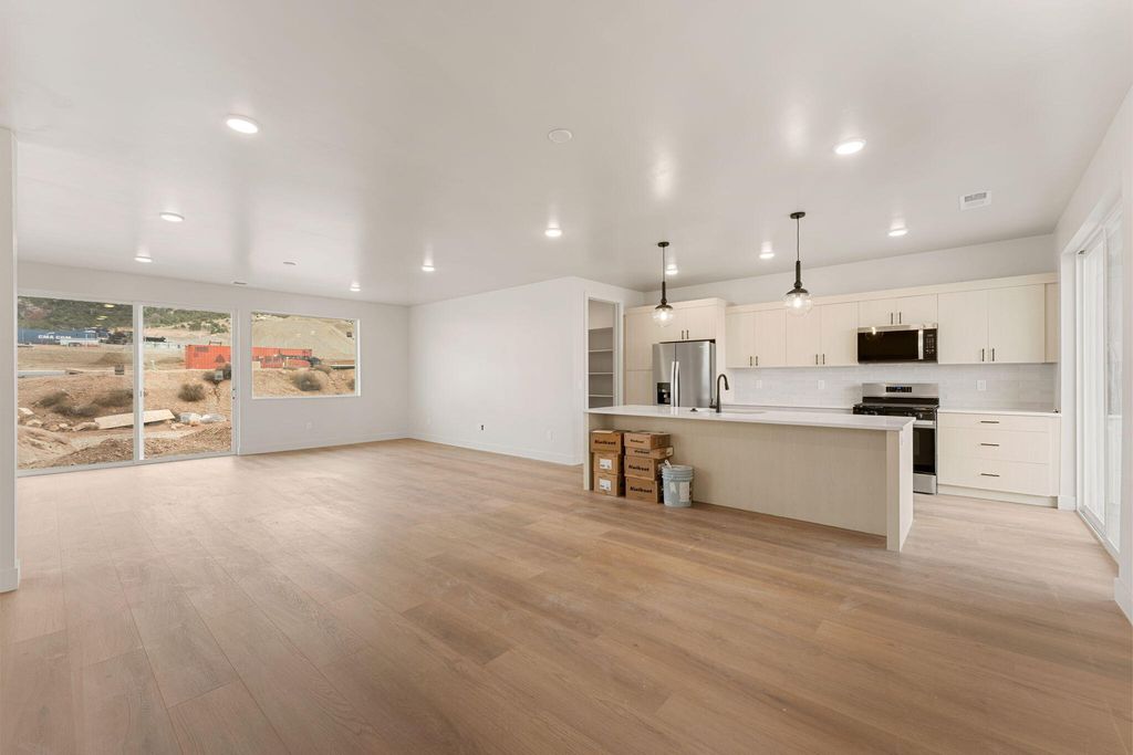 Photo of 432 E Fiddlers Canyon Road #122, Cedar City, UT 84721 (MLS # 114064)