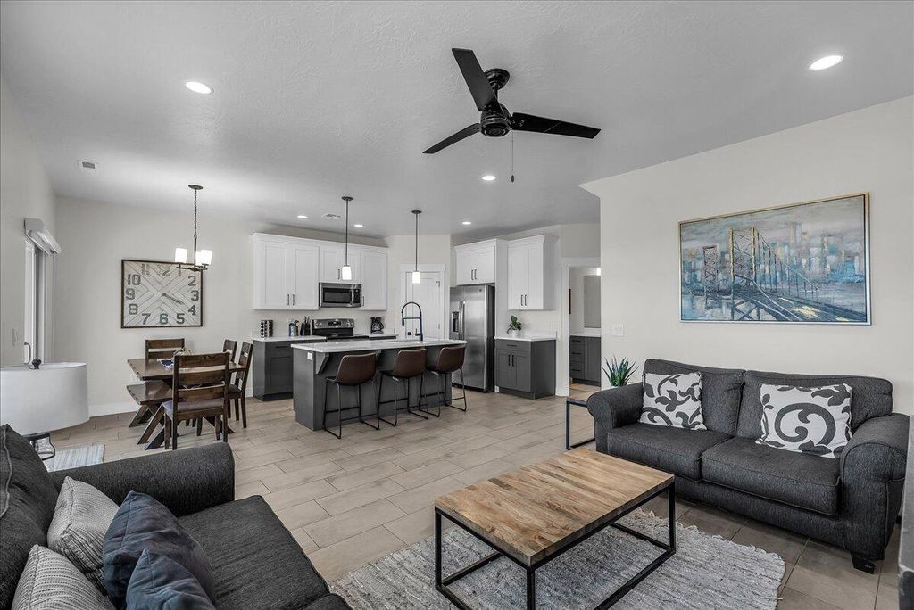 Photo of 542 N VENTURA LN, Washington, UT 84780 (MLS # 113646)