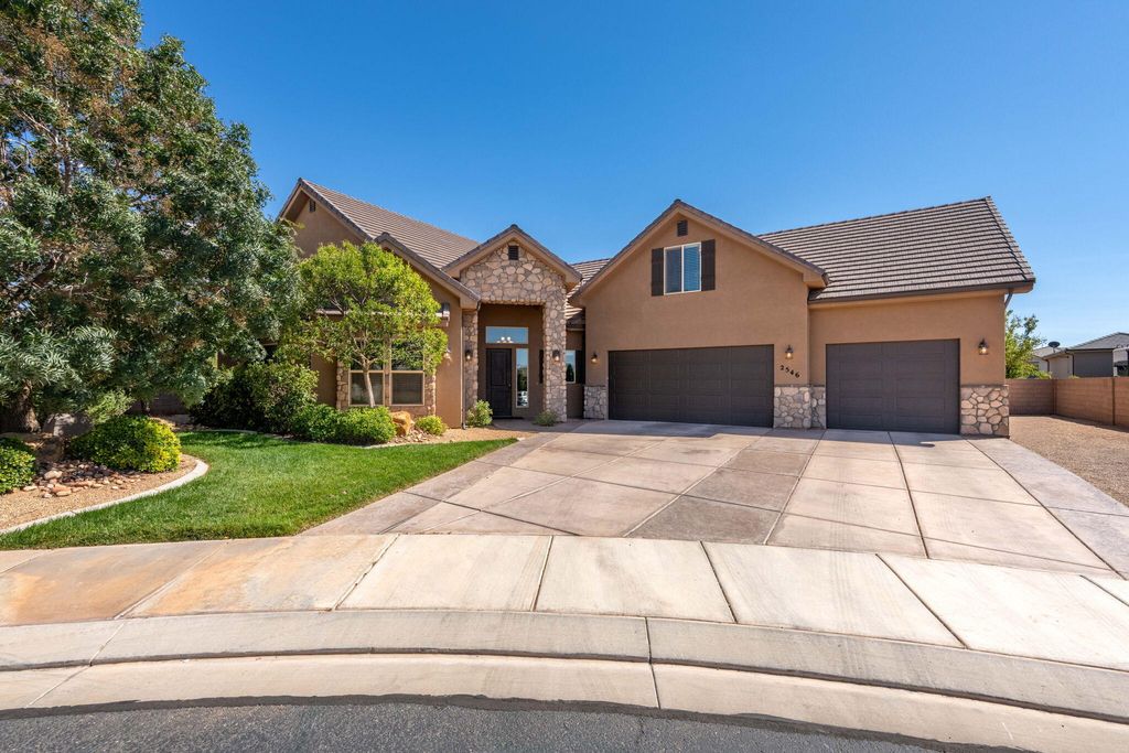 Photo of 2546 E 3000 S CIR, Saint George, UT 84790 (MLS # 113058)