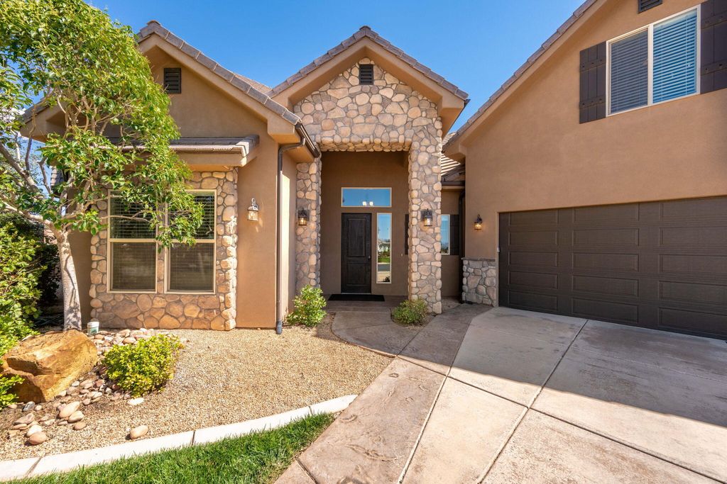 Photo of 2546 E 3000 S CIR, Saint George, UT 84790 (MLS # 113058)