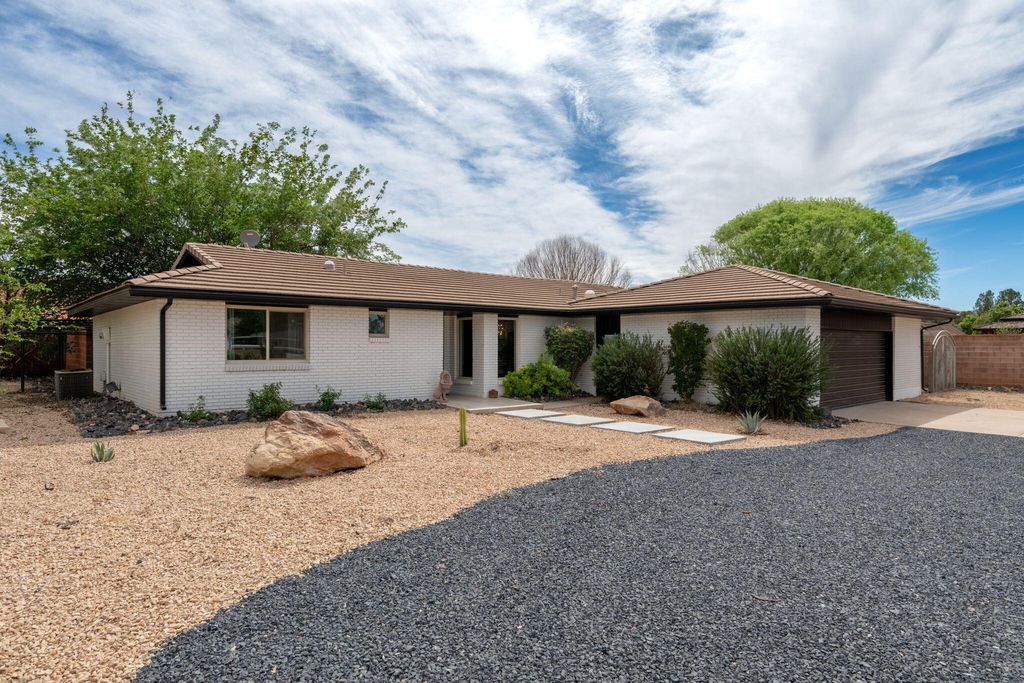 Photo of 3570 S SOLANO Way, Saint George, UT 84790 (MLS # 115920)
