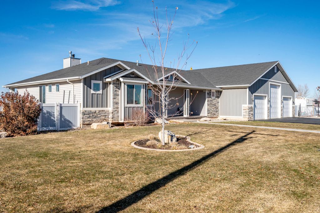 Photo of 5185 N 600 E E, Enoch, UT 84721 (MLS # 110820)