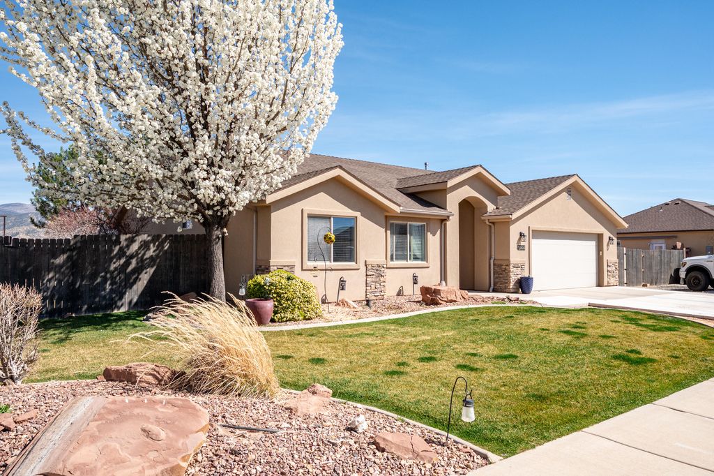 Photo of 1844 N 3400 W, Cedar City, UT 84721 (MLS # 115373)