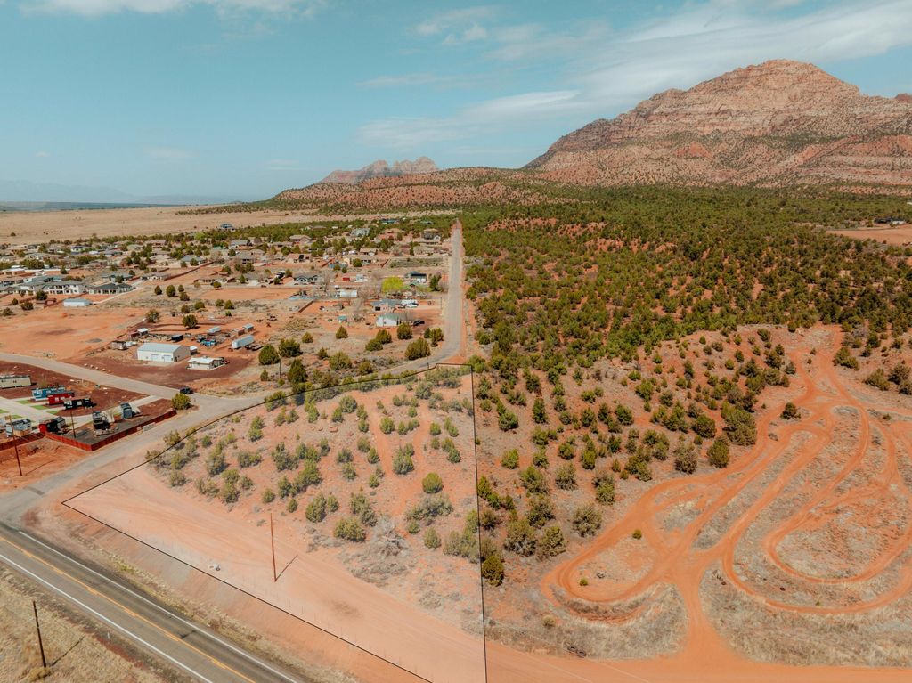 Photo of 1933 S Canyon Drive, Apple Valley, UT 84737 (MLS # 115588)