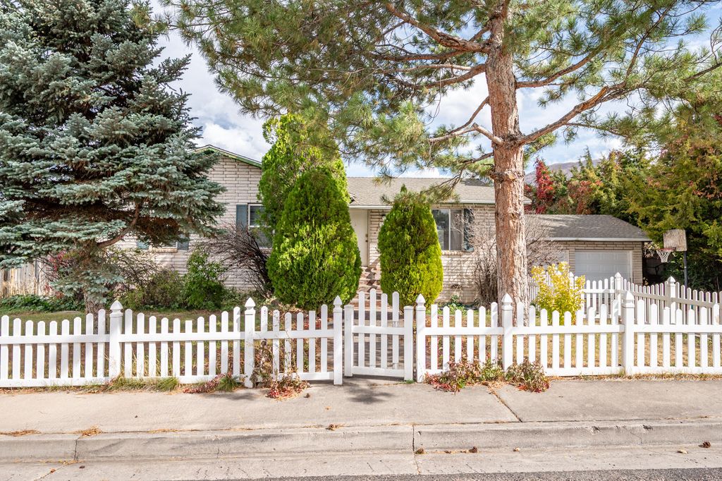 Photo of 995 S Cedar Knolls West, Cedar City, UT 84720 (MLS # 113546)