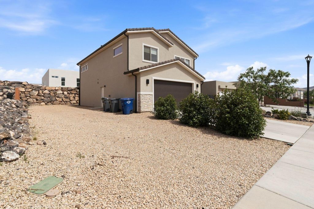 Photo of 498 N 680 W, Hurricane, UT 84737 (MLS # 116700)