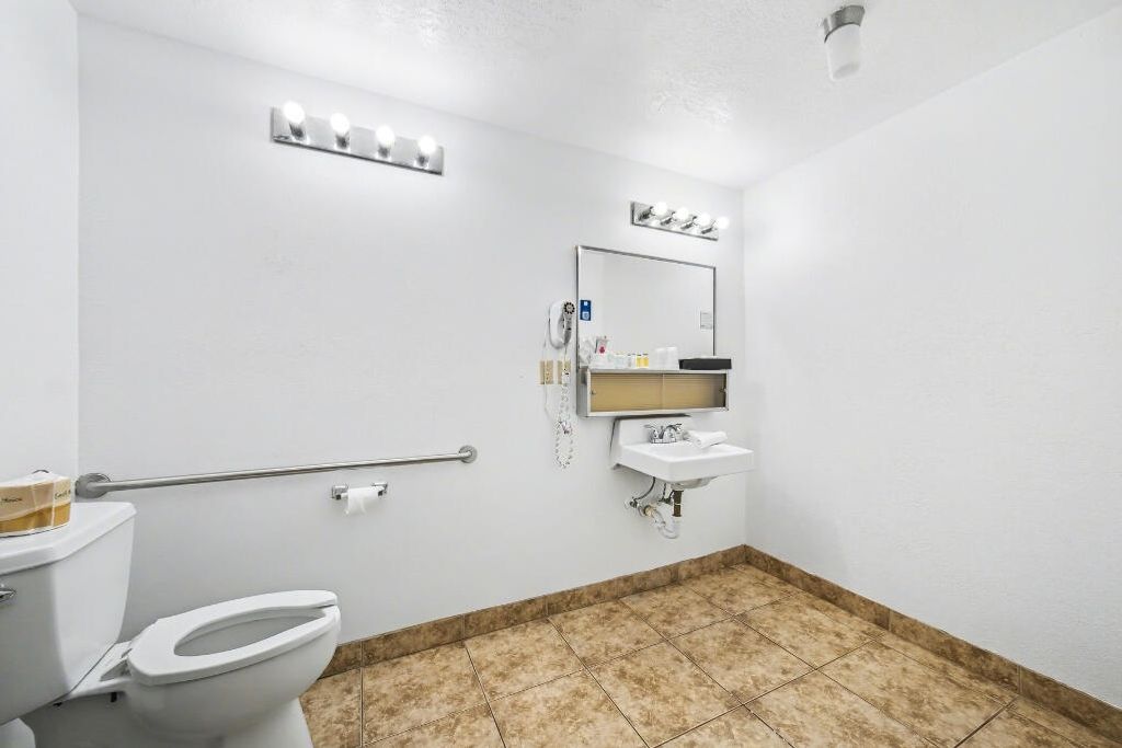 Photo of 386 E 300 S, Kanab, UT 84741 (MLS # 115890)