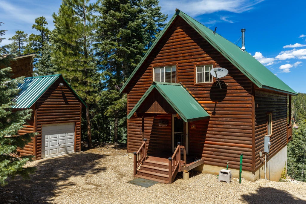 Photo of 1725 E Bear Country RD, Duck Creek Village, UT 84762 (MLS # 117874)