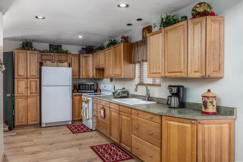 Photo of 1725 E Bear Country RD, Duck Creek Village, UT 84762 (MLS # 117874)
