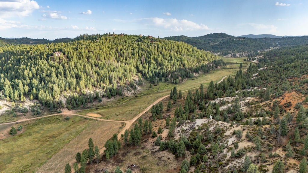Photo of 20 Elk Ridge Estates Phase 6, Alton, UT 84710 (MLS # 118039)