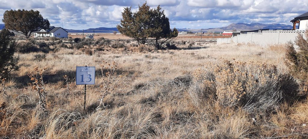 Photo of 1524 W Pinion CIR, Parowan, UT 84761 (MLS # 114284)