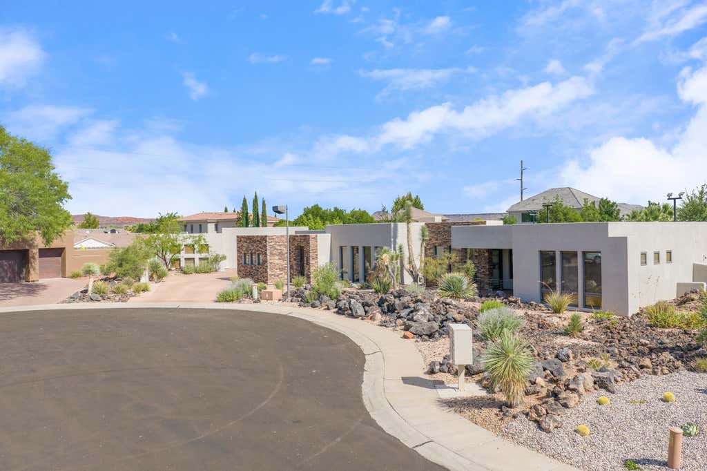 Photo of 1 E Basalt CIR, Santa Clara, UT 84765 (MLS # 117190)