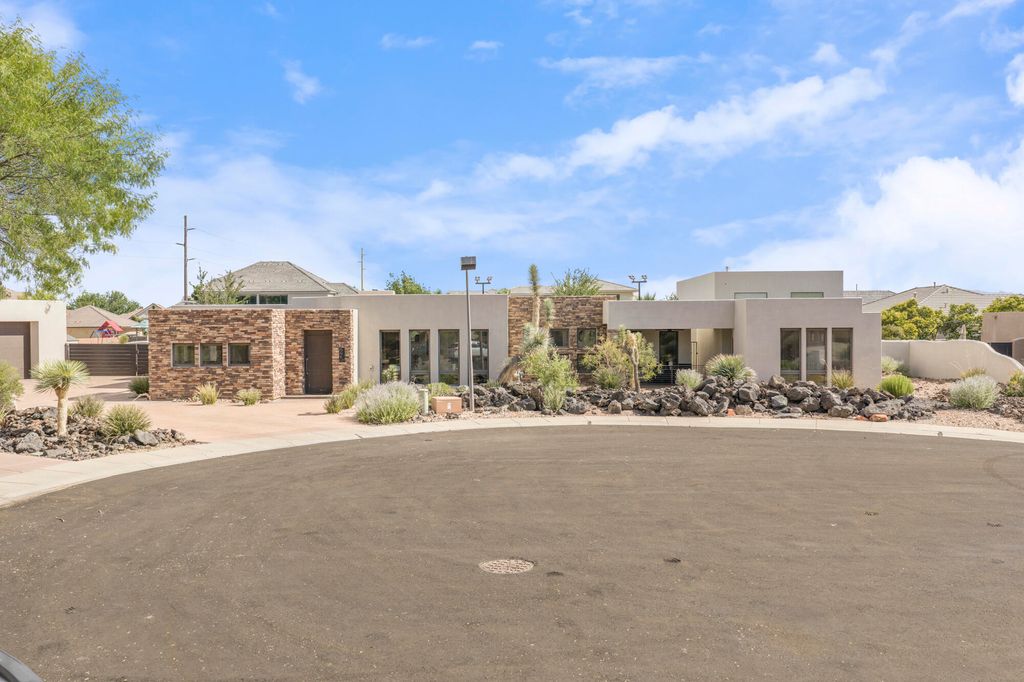 Photo of 1 E Basalt CIR, Santa Clara, UT 84765 (MLS # 117190)