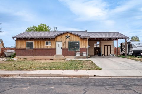 Photo of 386 W Rosewood CIR, Cedar City, UT 84721 (MLS # 115495)