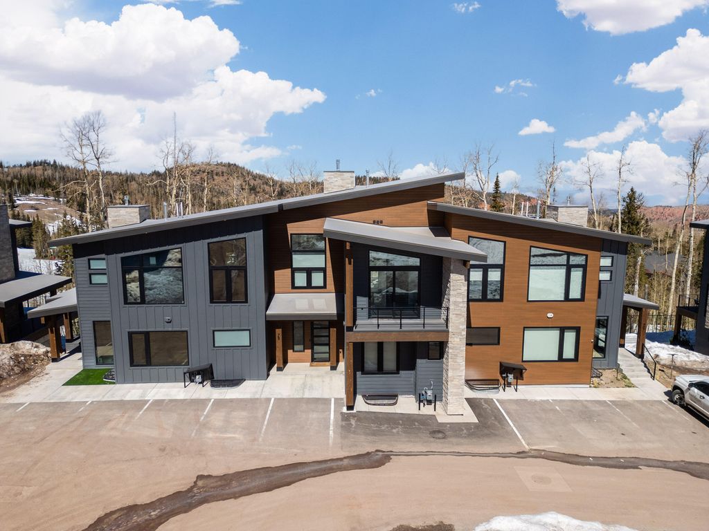 Photo of 160 W Ridge View ST #7B, Brian Head, UT 84719 (MLS # 115380)
