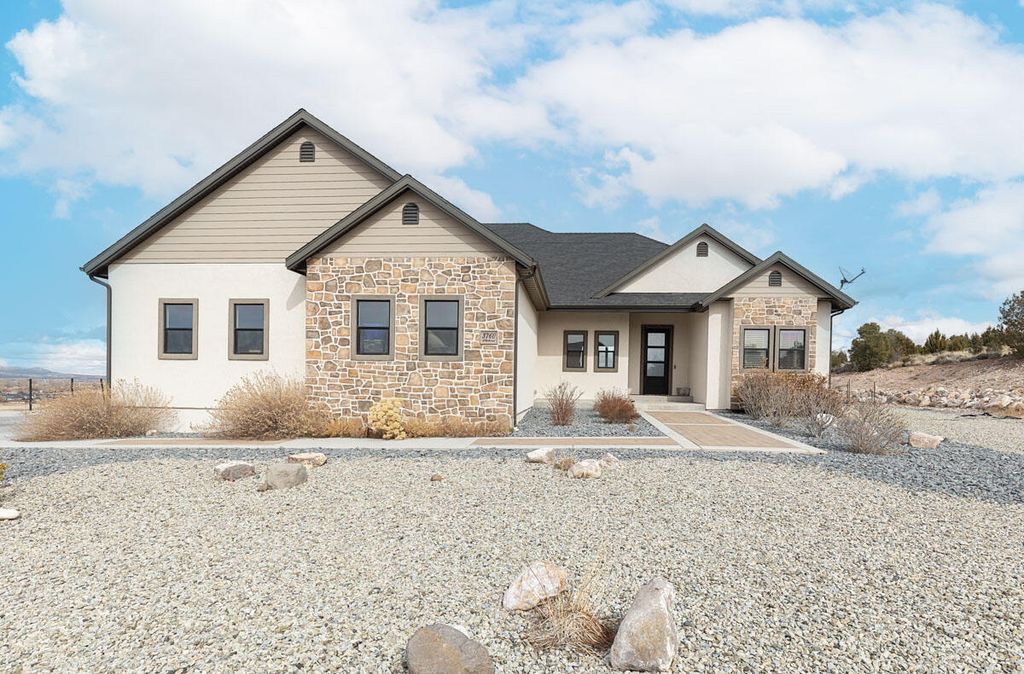 Photo of 3760 W Hillcrest DR, Cedar City, UT 84720 (MLS # 114843)
