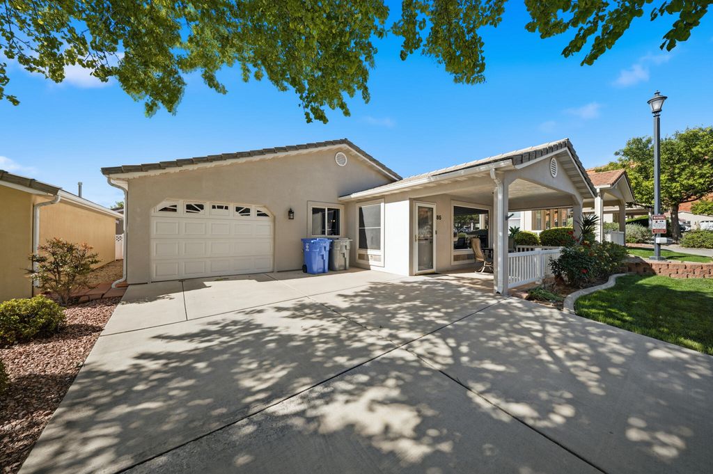 Photo of 1050 W RED HILLS Parkway #85, Washington, UT 84780 (MLS # 115993)