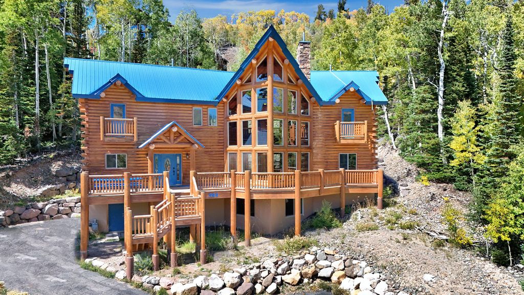 Photo of 392 W Pinehurst St, Brian Head, UT 84719 (MLS # 113183)