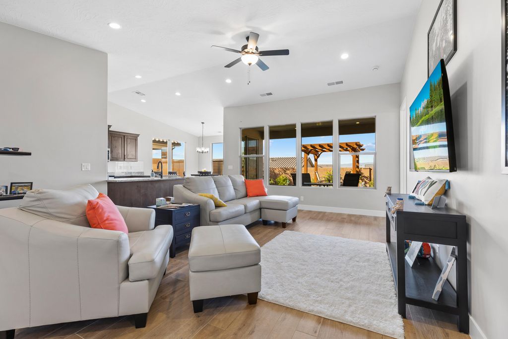 Photo of 315 W Camino Borde, Washington, UT 84780 (MLS # 111047)