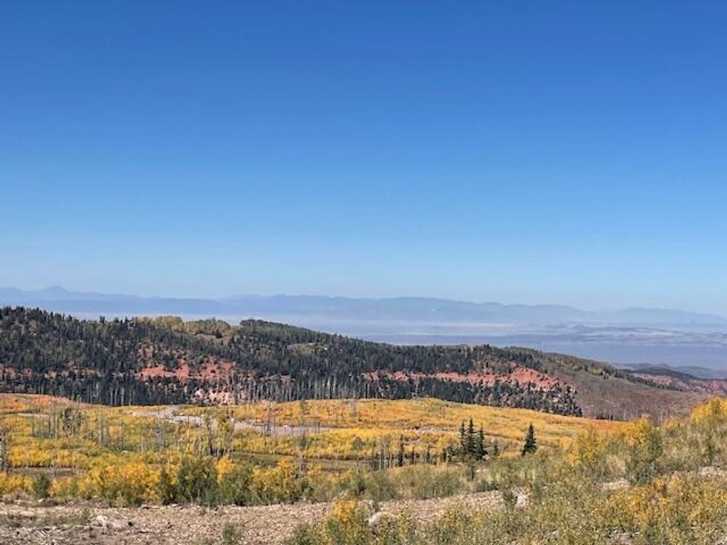 Photo of 1015 E Autumn DR, Brian Head, UT 84719 (MLS # 113233)