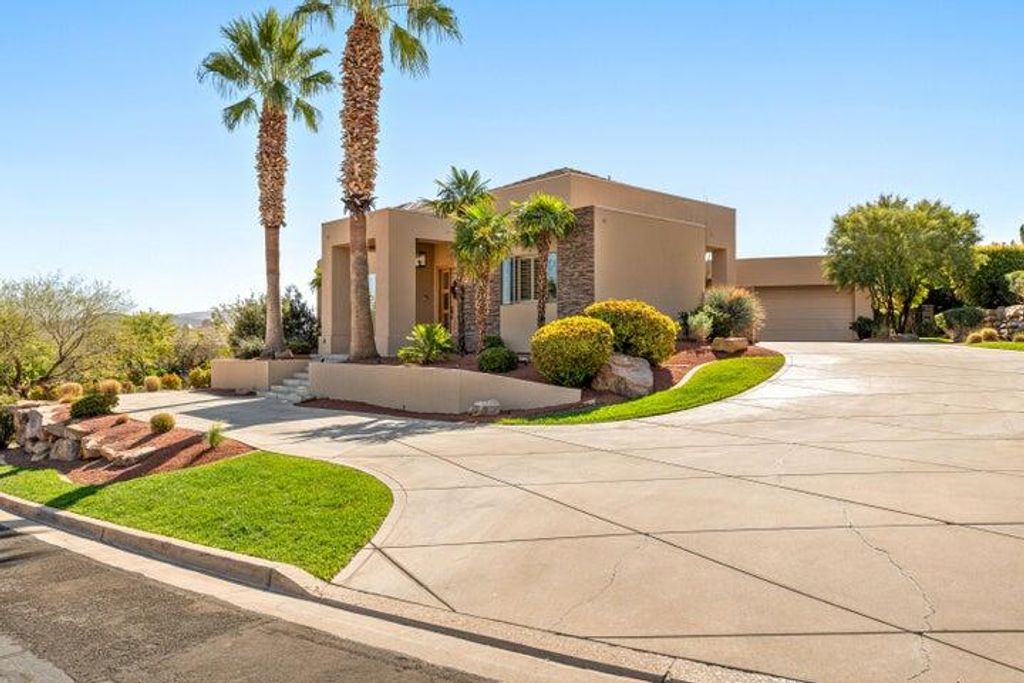 Photo of 2266 Stone Cliff DR, Saint George, UT 84790 (MLS # 115683)