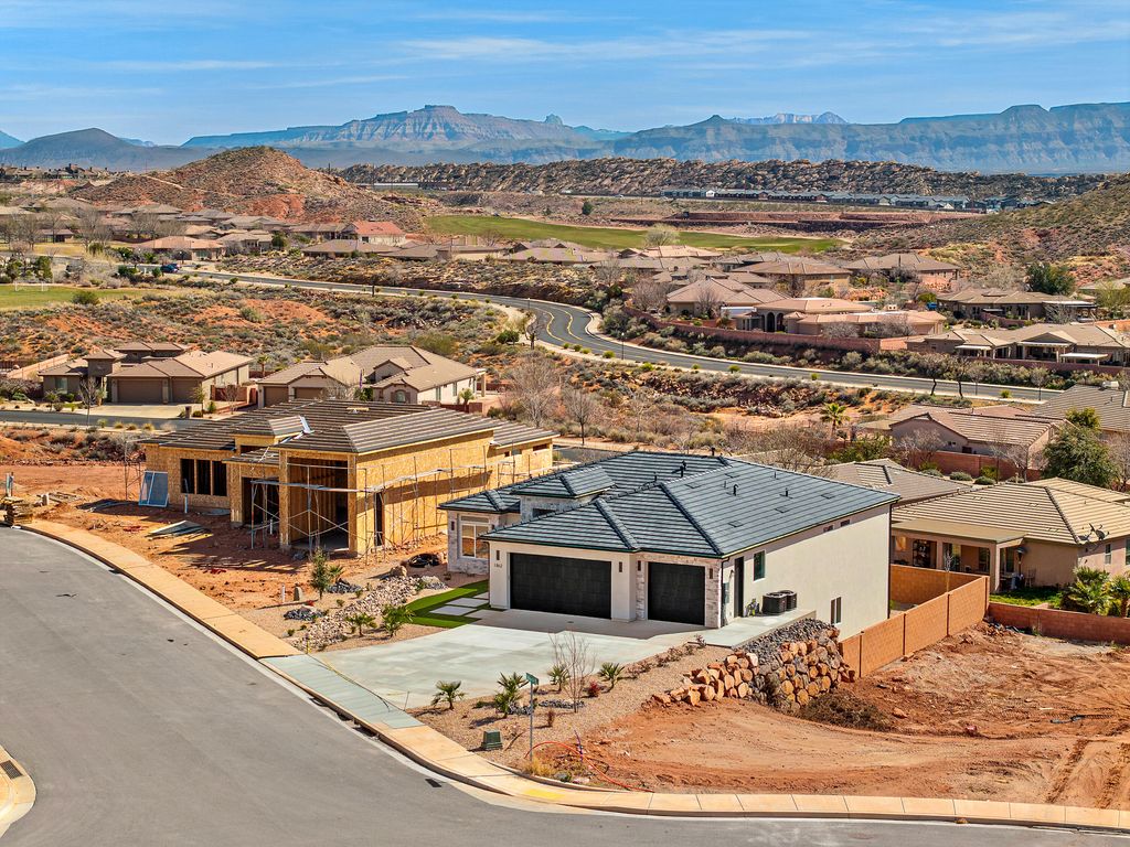 Photo of 1862 N CHAPMAN DR, Washington, UT 84780 (MLS # 115003)